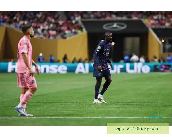 巴黎圣日耳曼大胜尼斯4比0 展现强大实力与攻防优势 巴黎圣日耳曼大胜尼斯4比0 展现强大实力与攻防优势