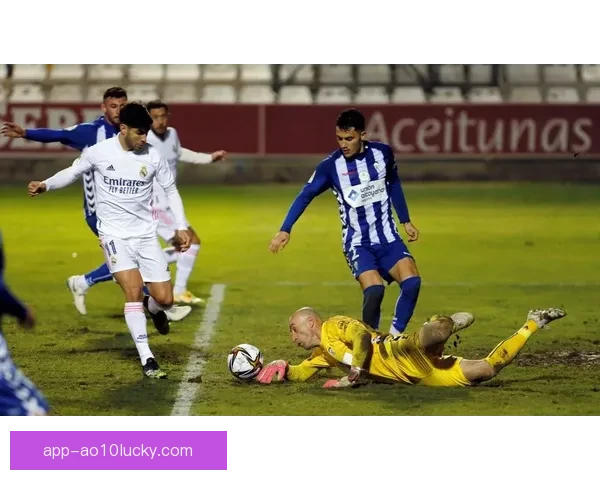 阿尔科亚诺大胜托伦特四比一 赛场展现压倒性实力